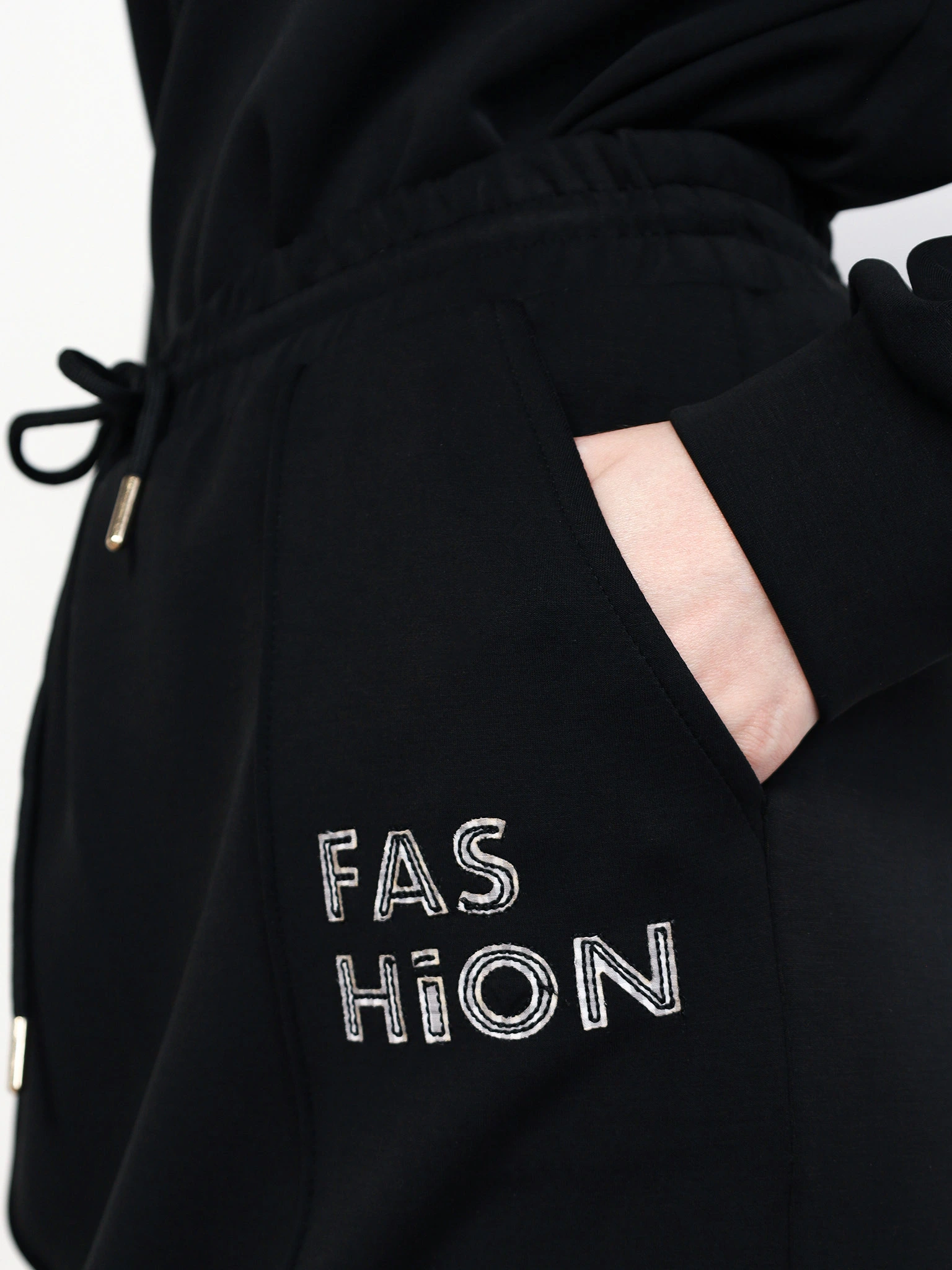 Юбка трикотажная черного цвета с эластичным поясом